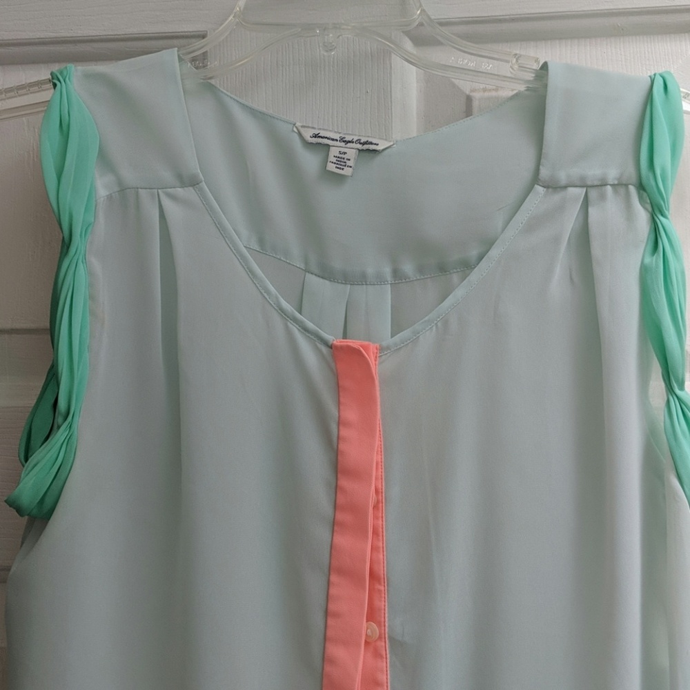 AEO sheer button up top. Like new!